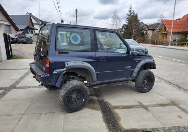 Suzuki Vitara cena 16999 przebieg: 214615, rok produkcji 1996 z Debrzno małe 172